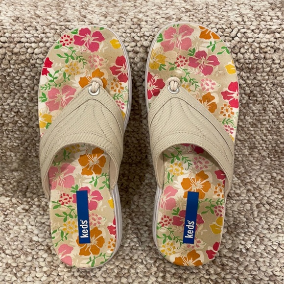 Sandals - Picture 1 of 7